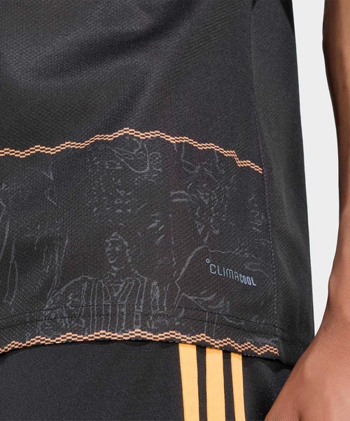 adidas(アディダス)の「アヤックス・アムステルダム 26/27 アウェイ レプリカ ユニフォーム / アディダス adidas(Tシャツ/カットソー・メンズ・ブラック・XXX-LARGE/XX-LARGE/X-LARGE/SMALL/MEDIUM/LARGE)」の4枚目の写真