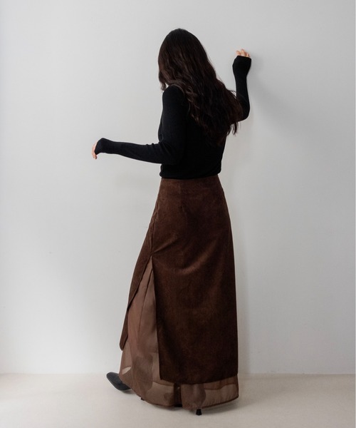 on:nue(オンニュ)の「【on:nue】スエードシアーレイヤードナロースカート /26-27 AW COLLECTION(スカート・レディース・カーキブラウン/ブラック/ブラウン・SMALL/MEDIUM)」の6枚目の写真
