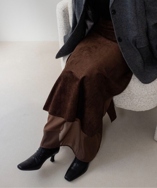 on:nue(オンニュ)の「【on:nue】スエードシアーレイヤードナロースカート /26-27 AW COLLECTION(スカート・レディース・カーキブラウン/ブラック/ブラウン・SMALL/MEDIUM)」の7枚目の写真