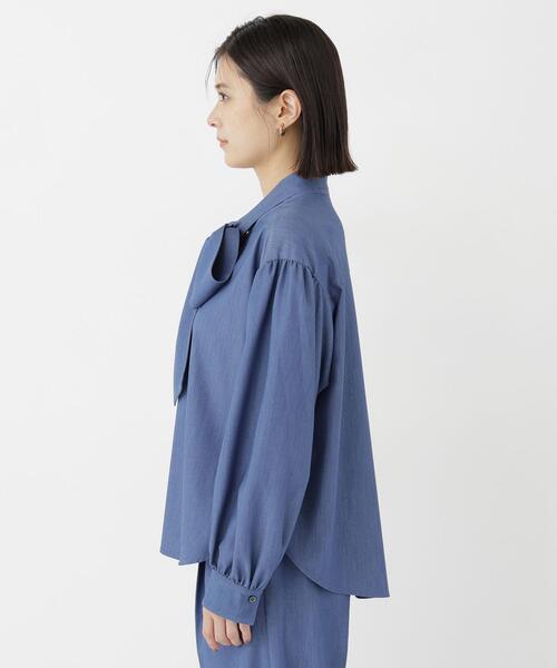 NATURAL BEAUTY BASIC(ナチュラルビューティーベーシック)の「デニムライク SETUP リボンボウタイブラウス(シャツ/ブラウス・レディース・ブルー/ネイビー・FREE)」の10枚目の写真
