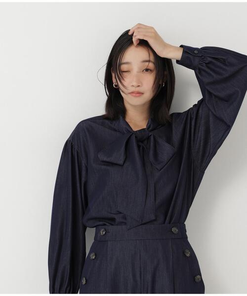 NATURAL BEAUTY BASIC(ナチュラルビューティーベーシック)の「デニムライク SETUP リボンボウタイブラウス(シャツ/ブラウス・レディース・ブルー/ネイビー・FREE)」の21枚目の写真
