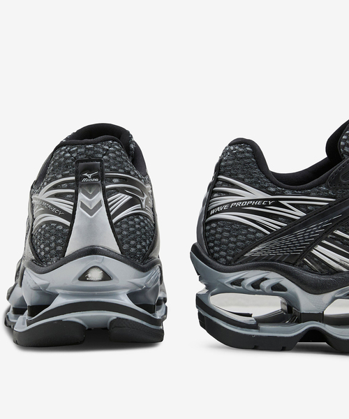 MIZUNO(ミズノ )の「MIZUNO(ミズノ) WAVE PROPHECY1 D1GA2651 02(スニーカー・メンズ・ブラック・25.5cm/26cm/26.5cm/27cm/27.5cm/28cm/29cm)」の4枚目の写真