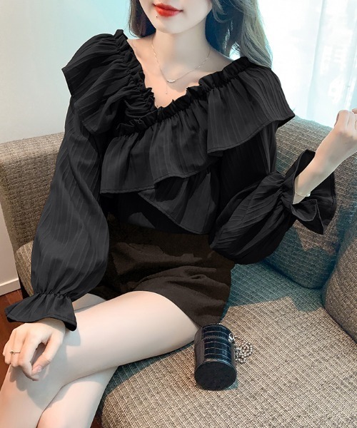 AMAJI(アマジ)の「オフショルダー フリル長袖ブラウス(シャツ/ブラウス・レディース・カーキ/ブラック・SMALL/MEDIUM/LARGE/X-LARGE)」の1枚目の写真