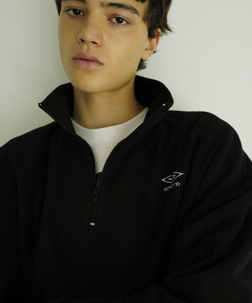 UMBRO(アンブロ)の「UMBRO × PUBLUX/アンブロ 別注 フリース プルオーバー 限定展開(スウェット・メンズ・ブラック/ネイビー/チャコールグレー・MEDIUM/LARGE)」の18枚目の写真