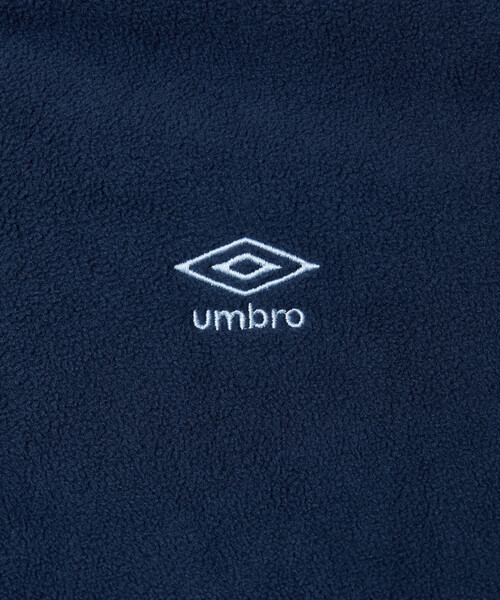 UMBRO(アンブロ)の「UMBRO × PUBLUX/アンブロ 別注 フリース プルオーバー 限定展開(スウェット・メンズ・ブラック/ネイビー/チャコールグレー・MEDIUM/LARGE)」の4枚目の写真