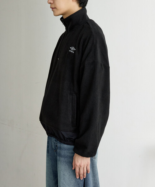 UMBRO(アンブロ)の「UMBRO × PUBLUX/アンブロ 別注 フリース プルオーバー 限定展開(スウェット・メンズ・ブラック/ネイビー/チャコールグレー・MEDIUM/LARGE)」の7枚目の写真