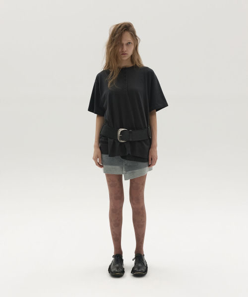 LCDC TM(エルシーディーシーティーエム)の「STRUCTURED HENLEY TOP (BLACK)(Tシャツ/カットソー・レディース・その他・OS)」の1枚目の写真