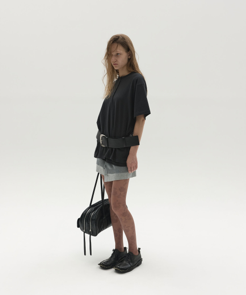 LCDC TM(エルシーディーシーティーエム)の「STRUCTURED HENLEY TOP (BLACK)(Tシャツ/カットソー・レディース・その他・OS)」の2枚目の写真
