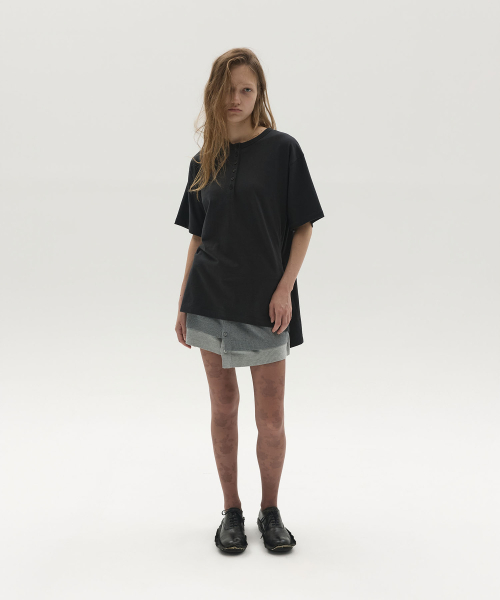 LCDC TM(エルシーディーシーティーエム)の「STRUCTURED HENLEY TOP (BLACK)(Tシャツ/カットソー・レディース・その他・OS)」の6枚目の写真