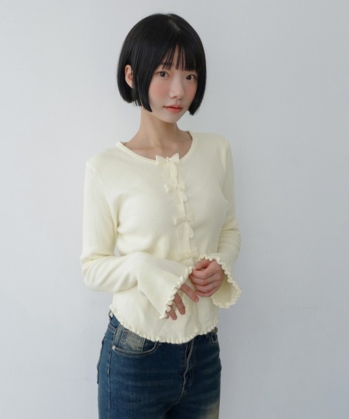 by muni:r(バイ ムニール)の「メロウ ウェーブ リボン カーディガン/2026 AW COLLECTION(ニット/セーター・レディース・チャコール/レッド/スカイブルー/アイボリー・FREE)」の5枚目の写真