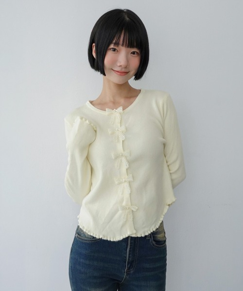 by muni:r(バイ ムニール)の「メロウ ウェーブ リボン カーディガン/2026 AW COLLECTION(ニット/セーター・レディース・チャコール/レッド/スカイブルー/アイボリー・FREE)」の6枚目の写真
