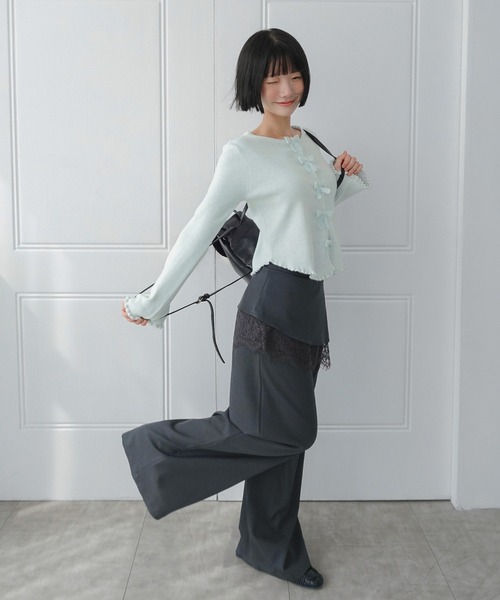 by muni:r(バイ ムニール)の「メロウ ウェーブ リボン カーディガン/2026 AW COLLECTION(ニット/セーター・レディース・チャコール/レッド/スカイブルー/アイボリー・FREE)」の17枚目の写真