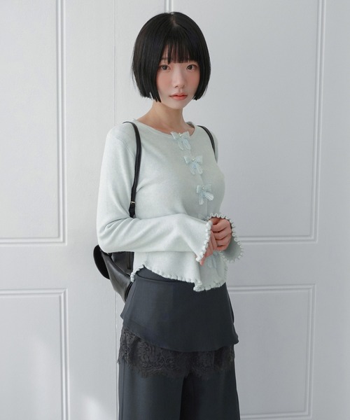 by muni:r(バイ ムニール)の「メロウ ウェーブ リボン カーディガン/2026 AW COLLECTION(ニット/セーター・レディース・チャコール/レッド/スカイブルー/アイボリー・FREE)」の19枚目の写真