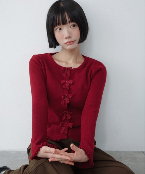 by muni:r(バイ ムニール)の「メロウ ウェーブ リボン カーディガン/2026 AW COLLECTION(ニット/セーター・レディース・チャコール/レッド/スカイブルー/アイボリー・FREE)」の21枚目の写真