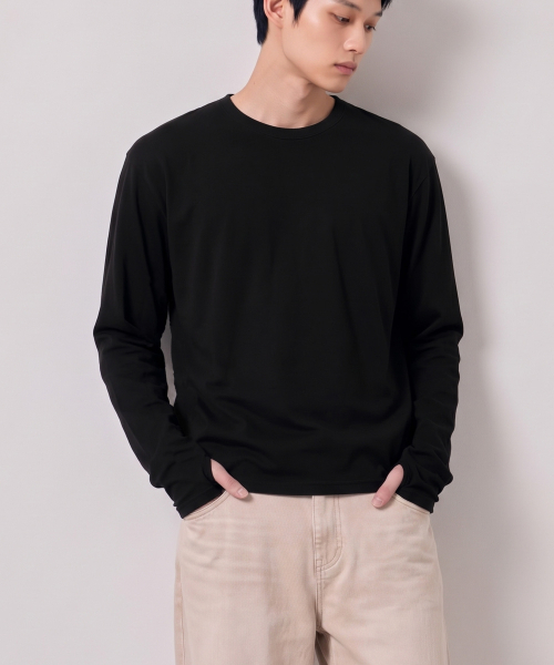 UNDEROFF(アンダーオフ)の「クロップドフィンガーホールロングスリーブTシャツ ブラック(Tシャツ/カットソー・メンズ・ブラック・MEDIUM/LARGE/X-LARGE)」の4枚目の写真