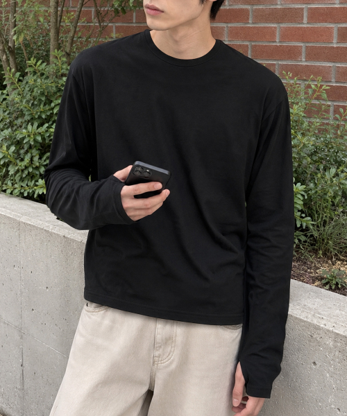 UNDEROFF(アンダーオフ)の「クロップドフィンガーホールロングスリーブTシャツ ブラック(Tシャツ/カットソー・メンズ・ブラック・MEDIUM/LARGE/X-LARGE)」の5枚目の写真