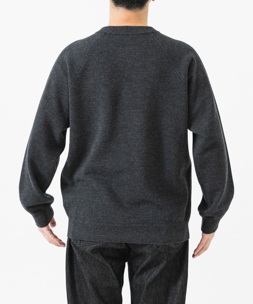 ATON(エイトン)の「ATON CREW-NECK SWEATER(ニット/セーター・メンズ・チャコールグレー/ピンク・4/6)」の9枚目の写真