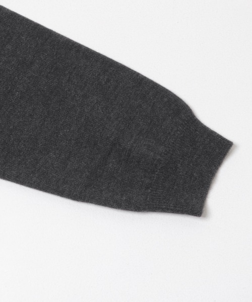 ATON(エイトン)の「ATON CREW-NECK SWEATER(ニット/セーター・メンズ・チャコールグレー/ピンク・4/6)」の10枚目の写真
