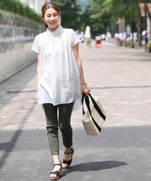 LEPSIM(レプシィム)の「シャツチュニックワンピースSS 724223(チュニック・レディース・オフホワイト/ブラック/グレイッシュベージュ・LARGE/MEDIUM)」の4枚目の写真