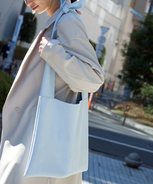 STUDIOUS（ステュディオス）の「スウェードマルシェバッグ（トートバッグ・レディース・サックスブルー/キャメル/ライトグレー・FREE）」の10枚目の写真