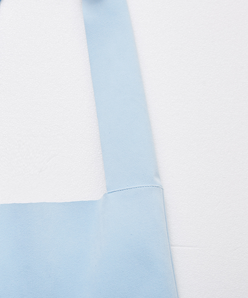 STUDIOUS（ステュディオス）の「スウェードマルシェバッグ（トートバッグ・レディース・サックスブルー/キャメル/ライトグレー・FREE）」の5枚目の写真