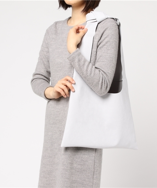 STUDIOUS（ステュディオス）の「スウェードマルシェバッグ（トートバッグ・レディース・サックスブルー/キャメル/ライトグレー・FREE）」の13枚目の写真