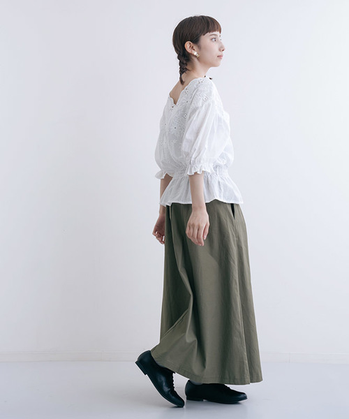 MERLOT（メルロー）の「パンチングフラワー刺繍ウエストギャザーブラウス1170（シャツ/ブラウス・レディース・ブラック/イエロー/オフホワイト/パープル・FREE）」の10枚目の写真