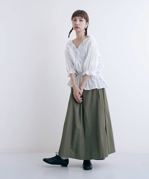 MERLOT（メルロー）の「パンチングフラワー刺繍ウエストギャザーブラウス1170（シャツ/ブラウス・レディース・ブラック/イエロー/オフホワイト/パープル・FREE）」の11枚目の写真