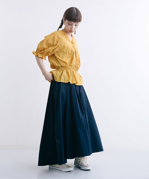 MERLOT（メルロー）の「パンチングフラワー刺繍ウエストギャザーブラウス1170（シャツ/ブラウス・レディース・ブラック/イエロー/オフホワイト/パープル・FREE）」の8枚目の写真