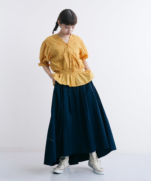 MERLOT（メルロー）の「パンチングフラワー刺繍ウエストギャザーブラウス1170（シャツ/ブラウス・レディース・ブラック/イエロー/オフホワイト/パープル・FREE）」の9枚目の写真