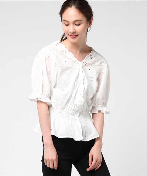 MERLOT（メルロー）の「パンチングフラワー刺繍ウエストギャザーブラウス1170（シャツ/ブラウス・レディース・ブラック/イエロー/オフホワイト/パープル・FREE）」の5枚目の写真