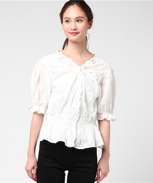 MERLOT（メルロー）の「パンチングフラワー刺繍ウエストギャザーブラウス1170（シャツ/ブラウス・レディース・ブラック/イエロー/オフホワイト/パープル・FREE）」の6枚目の写真