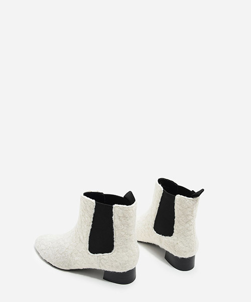 CHARLES & KEITH(チャールズ & キース)の「チェルシーブーツ / CHELSEA BOOTS(ブーツ・レディース・ホワイト/グリーン/ブラック・24.5cm/23cm/22.5cm/23.5cm/25cm)」の18枚目の写真
