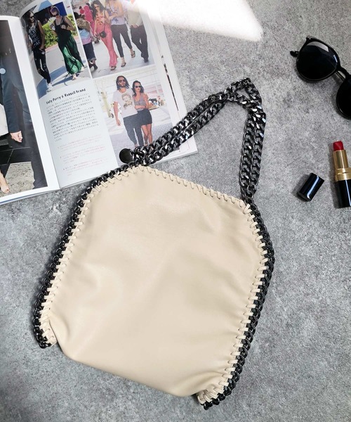 shopnikoniko（ショップニコニコ）の「2wayチェーンショルダーバッグ（ショルダーバッグ・レディース・ブラック/シルバー/チェック/シルバー系その他/ホワイト/パイソン/アイボリー・フリー）」の2枚目の写真