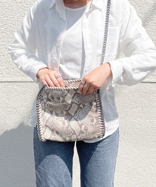 shopnikoniko（ショップニコニコ）の「2wayチェーンショルダーバッグ（ショルダーバッグ・レディース・ブラック/シルバー/チェック/シルバー系その他/ホワイト/パイソン/アイボリー・フリー）」の17枚目の写真