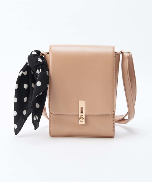 one after another NICE CLAUP(ワンアフターアナザーナイスクラップ)の「スカーフ付きショルダーバッグ(ショルダーバッグ・レディース・ブラック/ブラウン/ベージュ・ONE SIZE)」の14枚目の写真