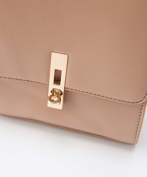 one after another NICE CLAUP(ワンアフターアナザーナイスクラップ)の「スカーフ付きショルダーバッグ(ショルダーバッグ・レディース・ブラック/ブラウン/ベージュ・ONE SIZE)」の17枚目の写真