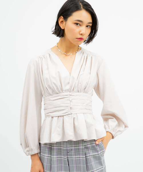 UNITED TOKYO（ユナイテッドトウキョウ）の「ヴィンテージカシュクールブラウス（シャツ/ブラウス・レディース・アイボリー/ブラック/マルチ・1）」の2枚目の写真