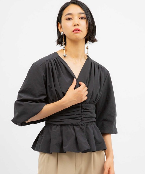 UNITED TOKYO（ユナイテッドトウキョウ）の「ヴィンテージカシュクールブラウス（シャツ/ブラウス・レディース・アイボリー/ブラック/マルチ・1）」の3枚目の写真