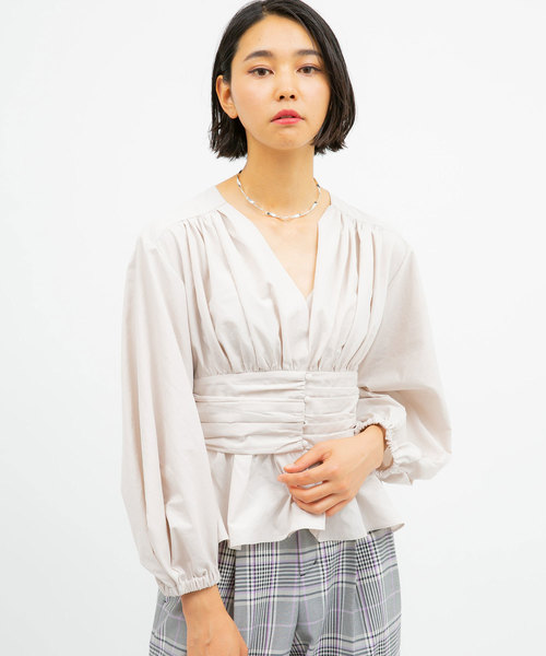 UNITED TOKYO（ユナイテッドトウキョウ）の「ヴィンテージカシュクールブラウス（シャツ/ブラウス・レディース・アイボリー/ブラック/マルチ・1）」の5枚目の写真