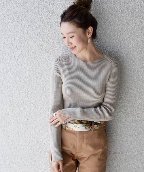 SHIPS（シップス）の「ウールリブプルオーバー◇（ニット/セーター・レディース・ブラック/ベージュ/パープル/イエロー/オフホワイト/ブルー/ピンク・ONE SIZE）」の4枚目の写真