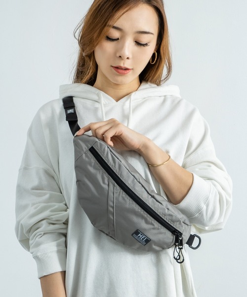 MEI(メイ)の「MEI メイ 20 OLD BASIC BOTTOMLINE ウエストポーチ ボディーバッグ ユニセックス(ボディバッグ/ウエストポーチ・メンズ・パープル/ブルー/ベージュ/オレンジ/ブラック/イエロー/ブラウン/オリーブドラブ/グレー/チャコール/レッド/ネイビー/グリーン/ホワイト/ピンク/ターコイズブルー・FREE)」の4枚目の写真