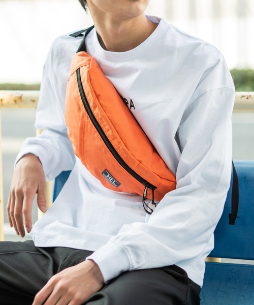 MEI(メイ)の「MEI メイ 20 OLD BASIC BOTTOMLINE ウエストポーチ ボディーバッグ ユニセックス(ボディバッグ/ウエストポーチ・メンズ・パープル/ブルー/ベージュ/オレンジ/ブラック/イエロー/ブラウン/オリーブドラブ/グレー/チャコール/レッド/ネイビー/グリーン/ホワイト/ピンク/ターコイズブルー・FREE)」の16枚目の写真