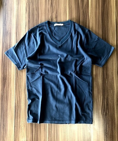 Hub&Spoke(ハブアンドスポーク)の「ベア天竺VネックTシャツ(Tシャツ/カットソー・メンズ・ブラック/ネイビー・MEDIUM/LARGE/X-LARGE)」の2枚目の写真