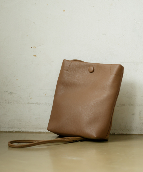 LOWRYS FARM（ローリーズファーム）の「クルミボタンミニショルダー　854609（ショルダーバッグ・レディース・ブラック/ベージュ/ミント・FREE）」の3枚目の写真