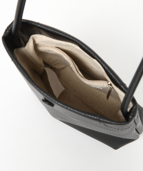 LOWRYS FARM（ローリーズファーム）の「クルミボタンミニショルダー　854609（ショルダーバッグ・レディース・ブラック/ベージュ/ミント・FREE）」の9枚目の写真