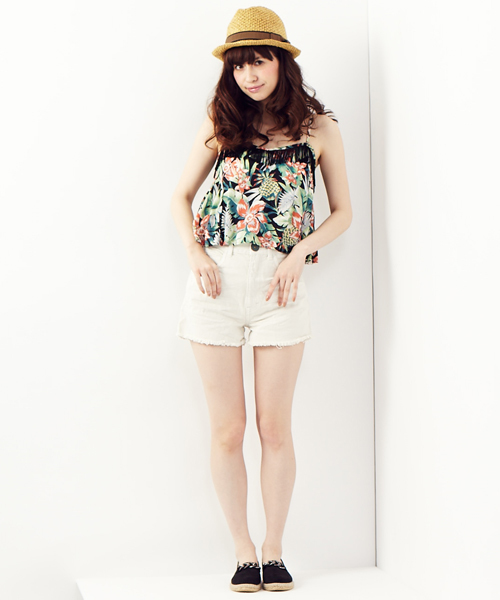 Another Edition(アナザーエディション)の「AE DENIM CUT/OFF SRT ◆(デニムパンツ・レディース・オフホワイト/ターコイズブルー・MEDIUM/SMALL)」の1枚目の写真