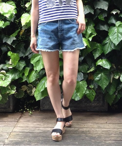 Another Edition(アナザーエディション)の「AE DENIM CUT/OFF SRT ◆(デニムパンツ・レディース・オフホワイト/ターコイズブルー・MEDIUM/SMALL)」の2枚目の写真