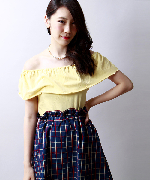 WEGO(ウィゴー)の「WEGO/オフショルフリルカットソー(Tシャツ/カットソー・レディース・ホワイト/ブラック/ブラック系その他/レッド系その他/ネイビー/ライトイエロー・FREE)」の5枚目の写真