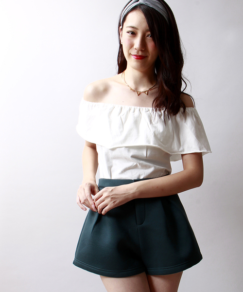 WEGO(ウィゴー)の「WEGO/オフショルフリルカットソー(Tシャツ/カットソー・レディース・ホワイト/ブラック/ブラック系その他/レッド系その他/ネイビー/ライトイエロー・FREE)」の1枚目の写真